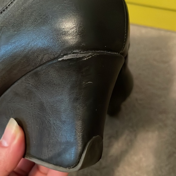 Cute Kenneth Cole Reaction Booties, size 9. - Picture 8 of 11